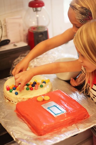 bubblegum machine cake 2