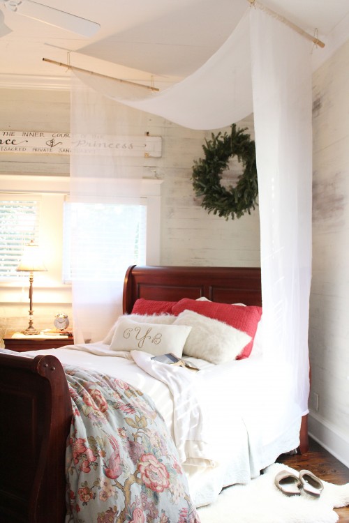Christmas Cottage I master bedroom