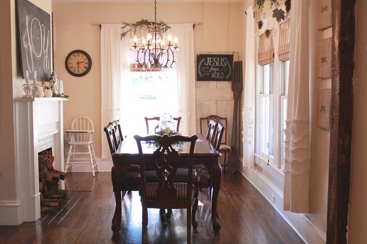 Christmas Cottage l Dining Room