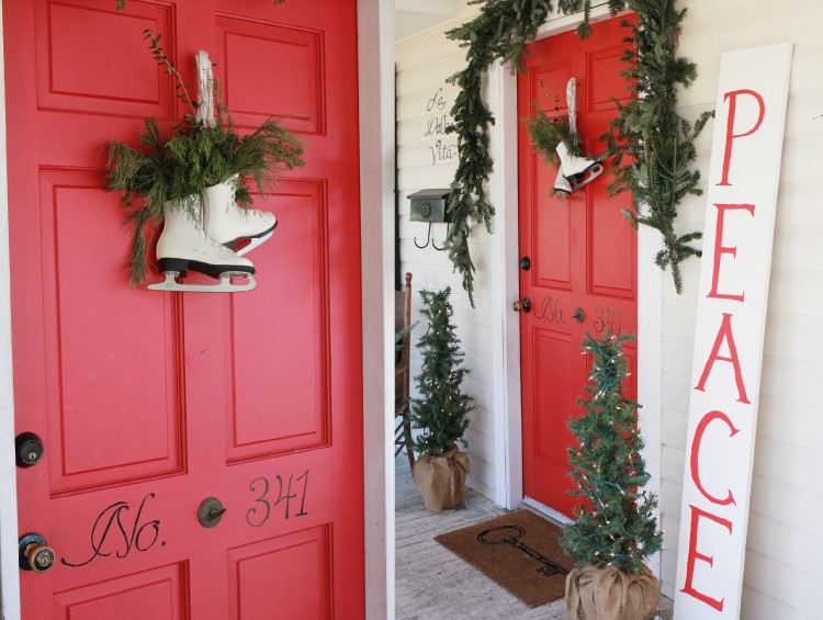 Cottage Christmas l front porch entry