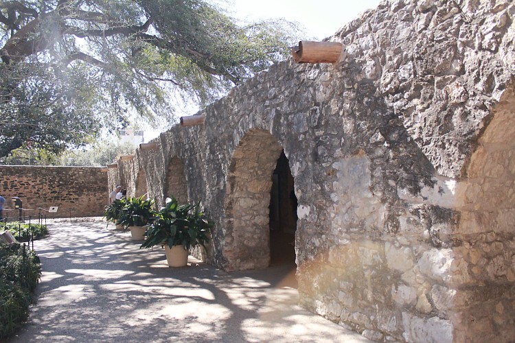 Alamo courtyard